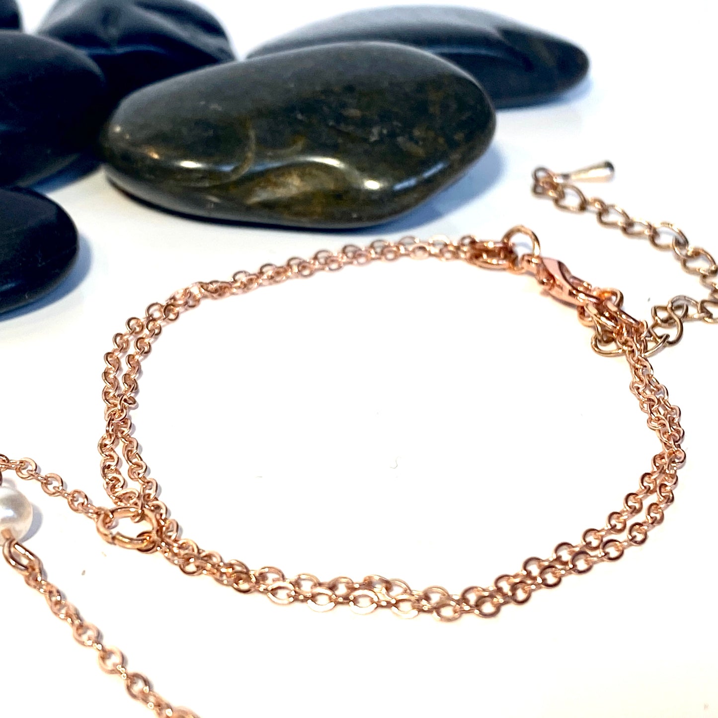 Armband kedjor Roseguld vita pearls