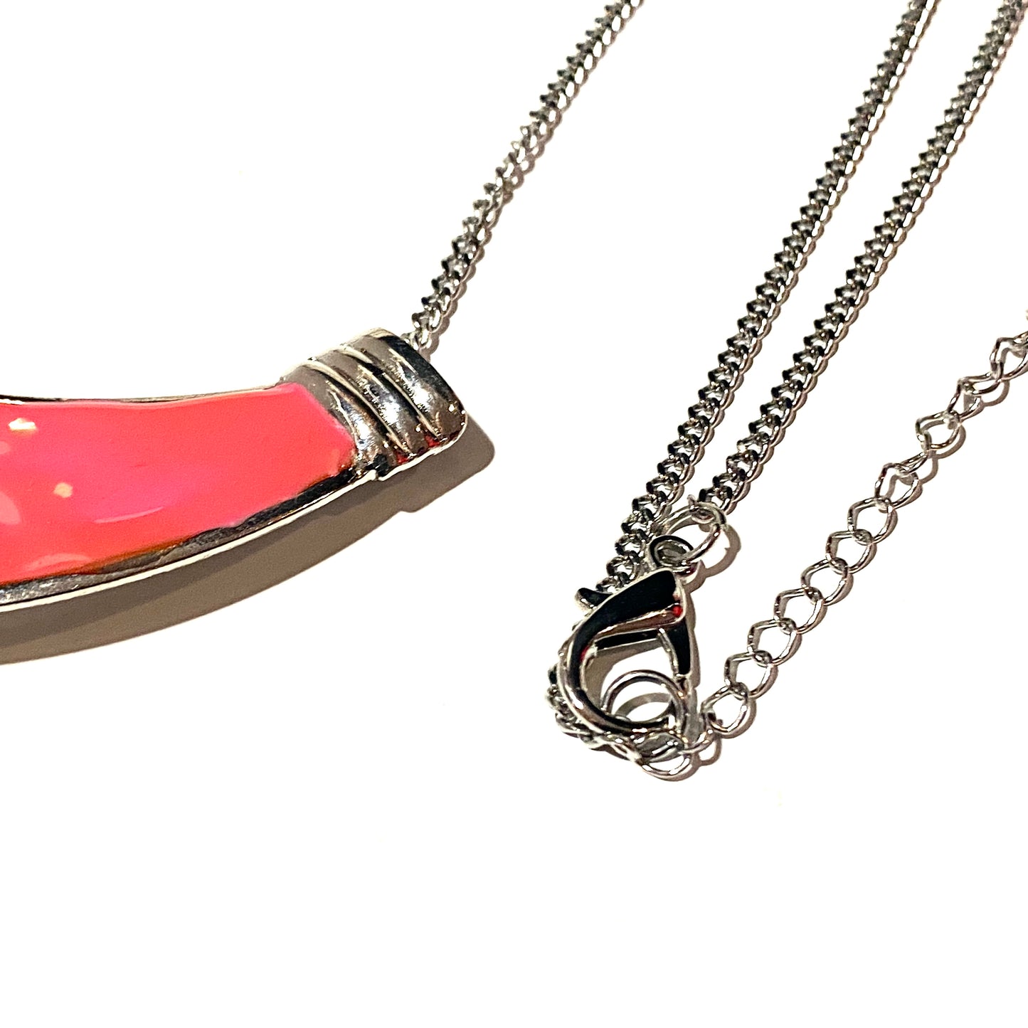 Necklace with large u-shaped link in coral pink