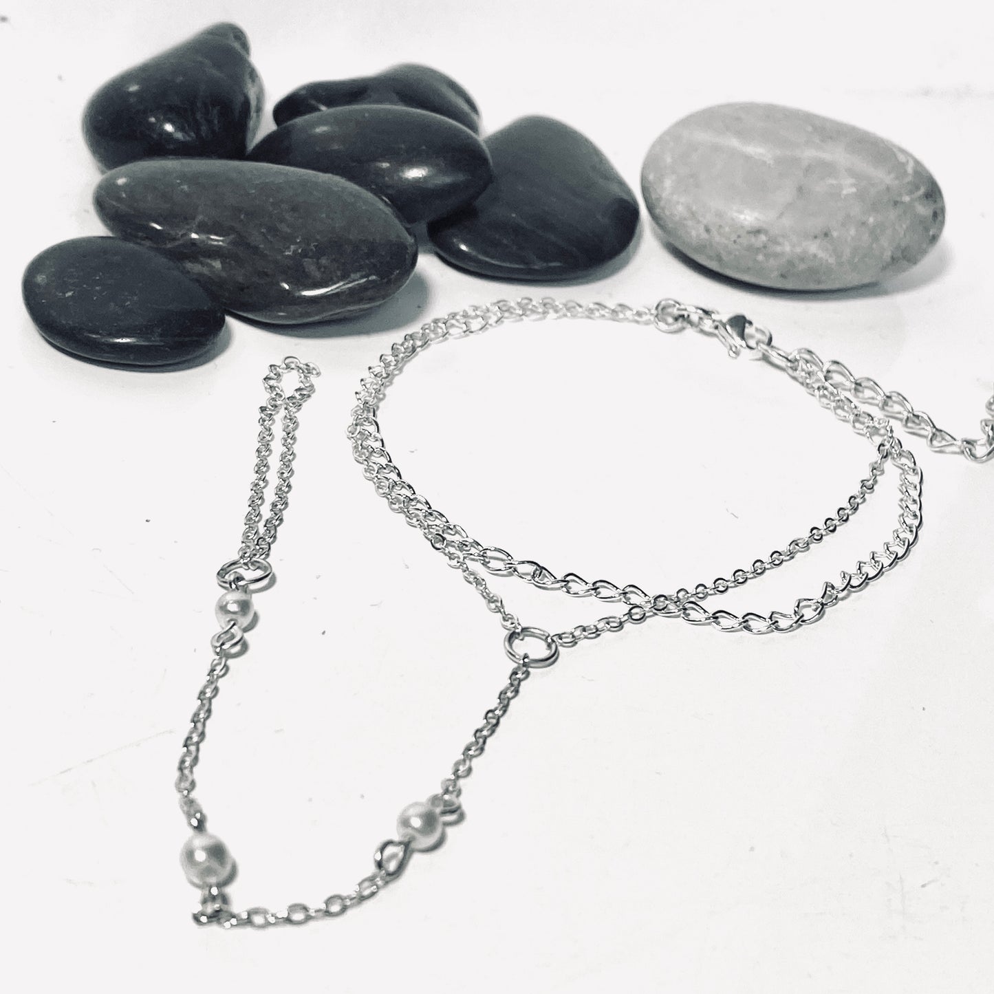 Armband platinum kedja vita pearls