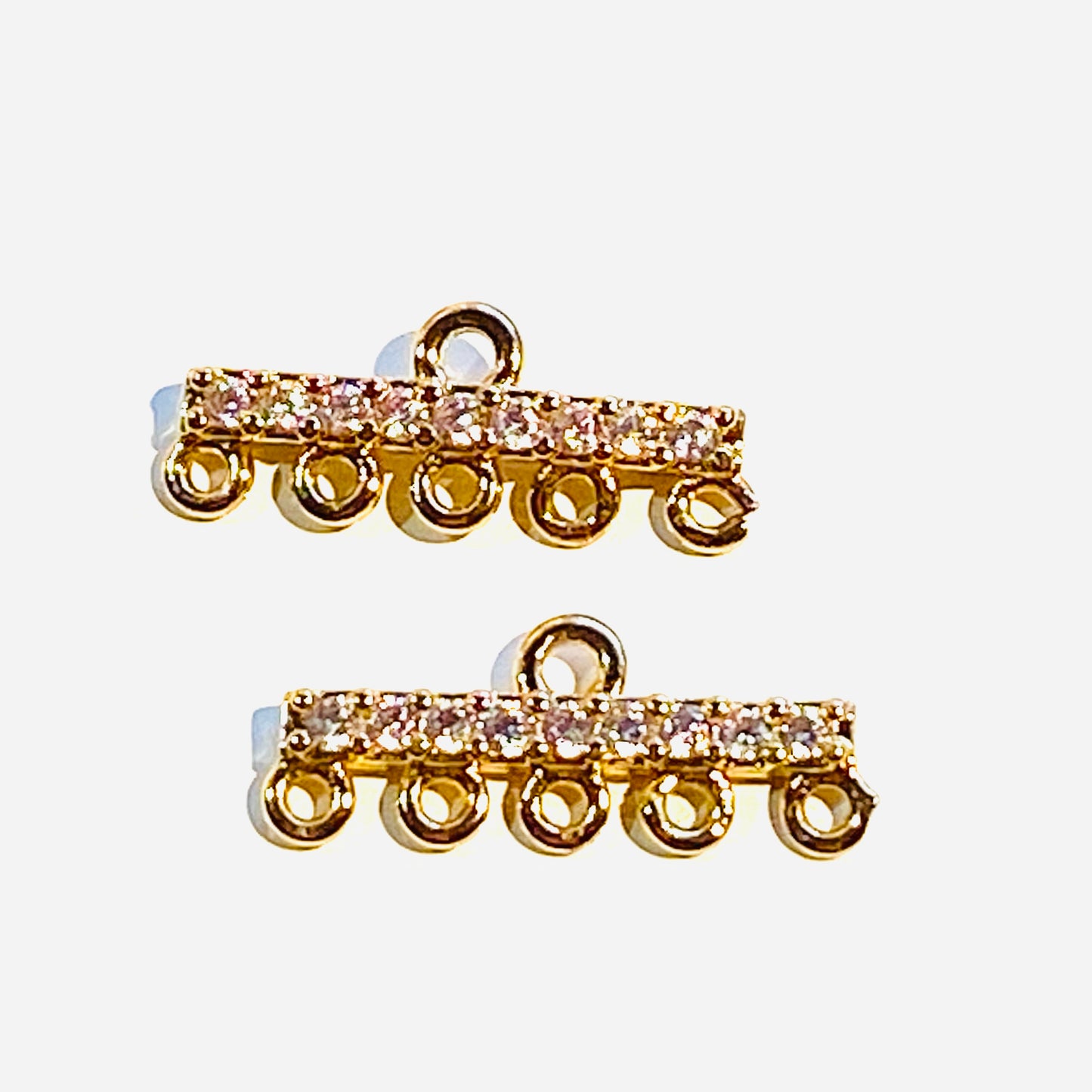 Links cubic zirconia