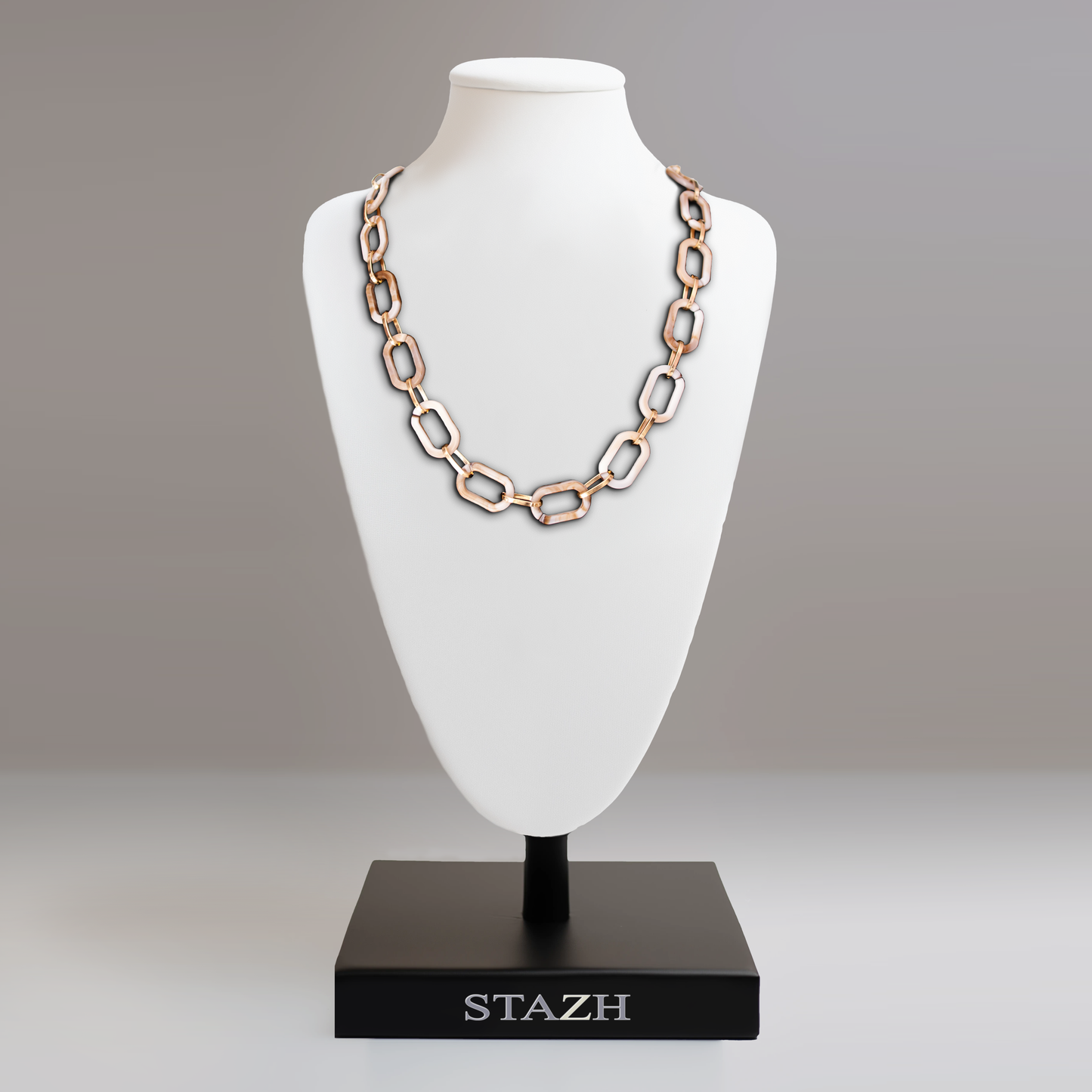 Chic necklace with acrylic chain