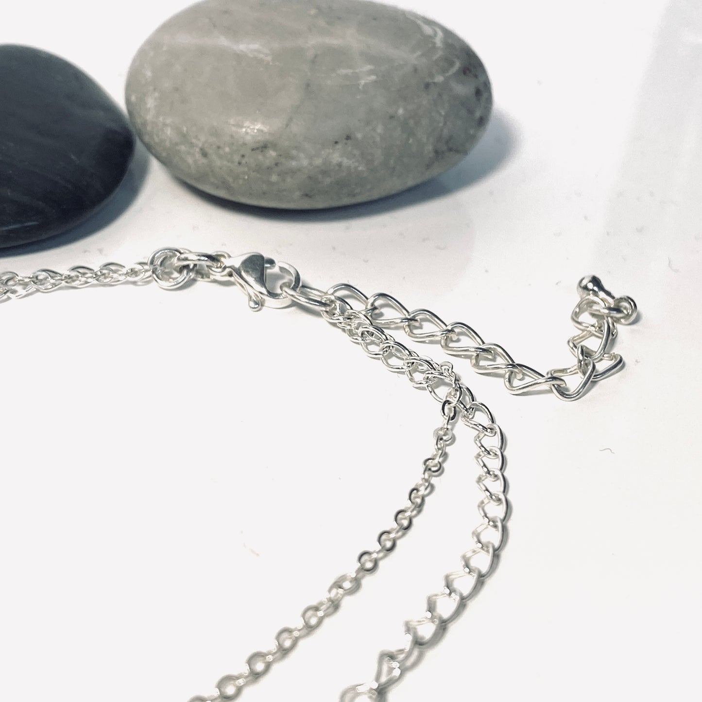 Armband platinum kedja vita pearls