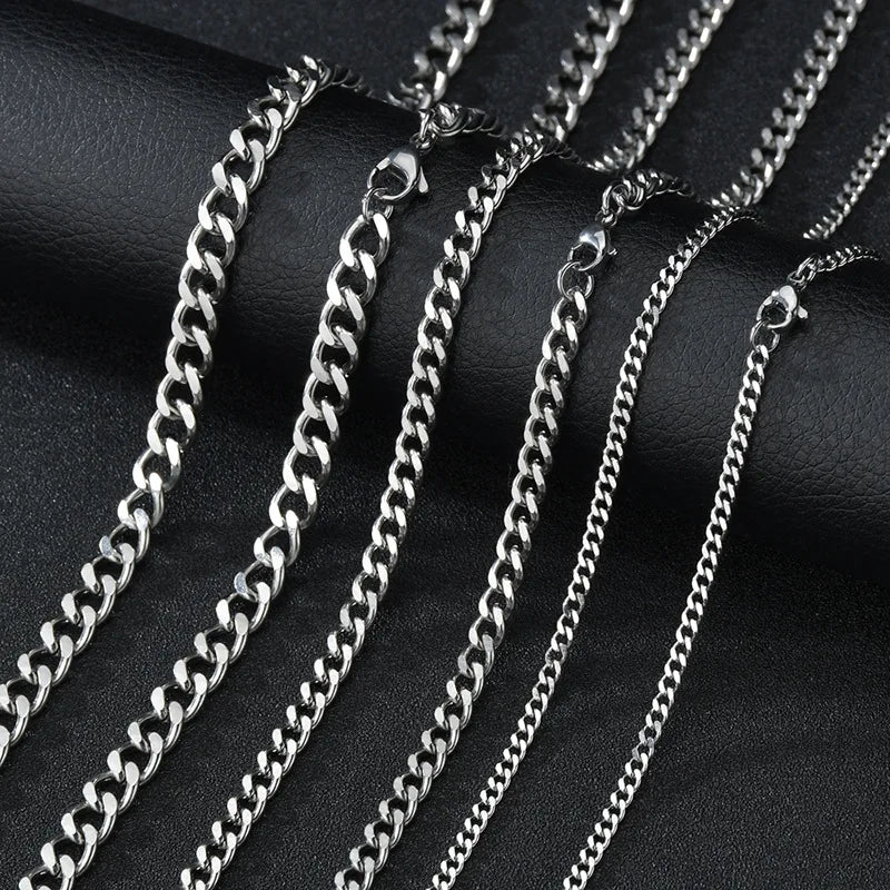 Halsband med curb kedjor i olika storlekar