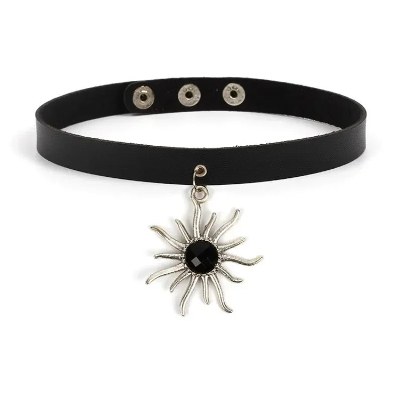 Halsband i Goth/punk stil