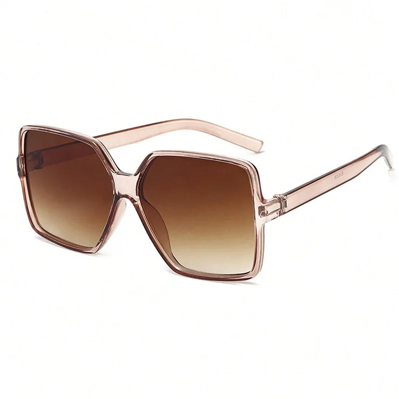 Sunglasses with square lenses in darker tones
