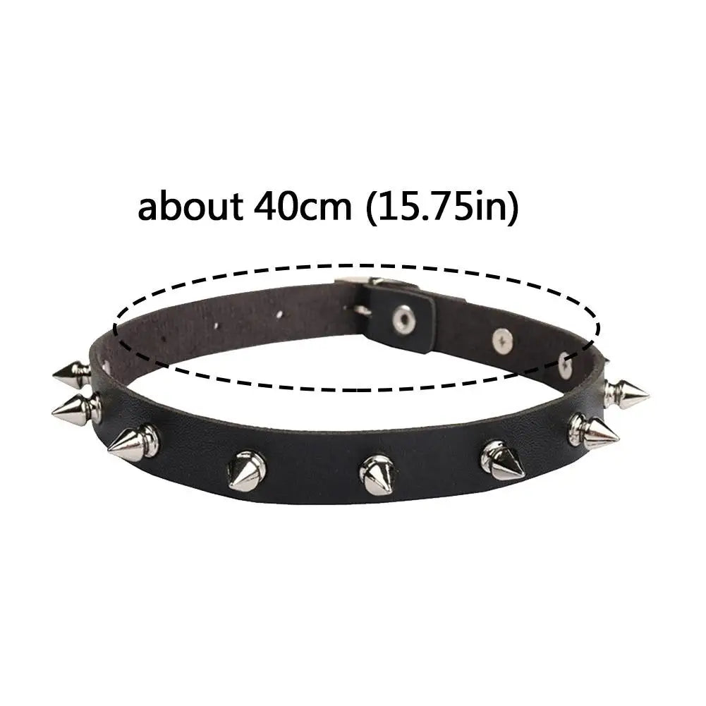 Tight leather necklace with studs