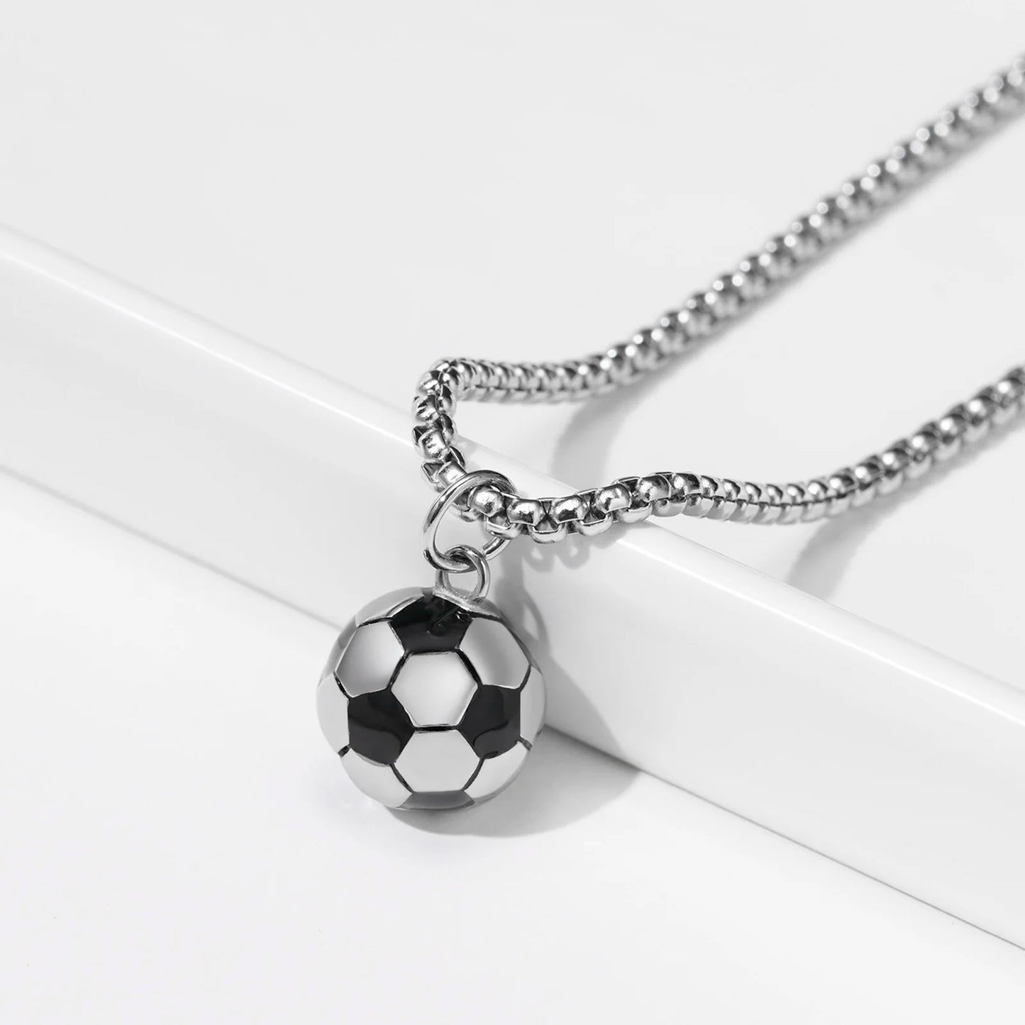 Halsband med fotboll berlock