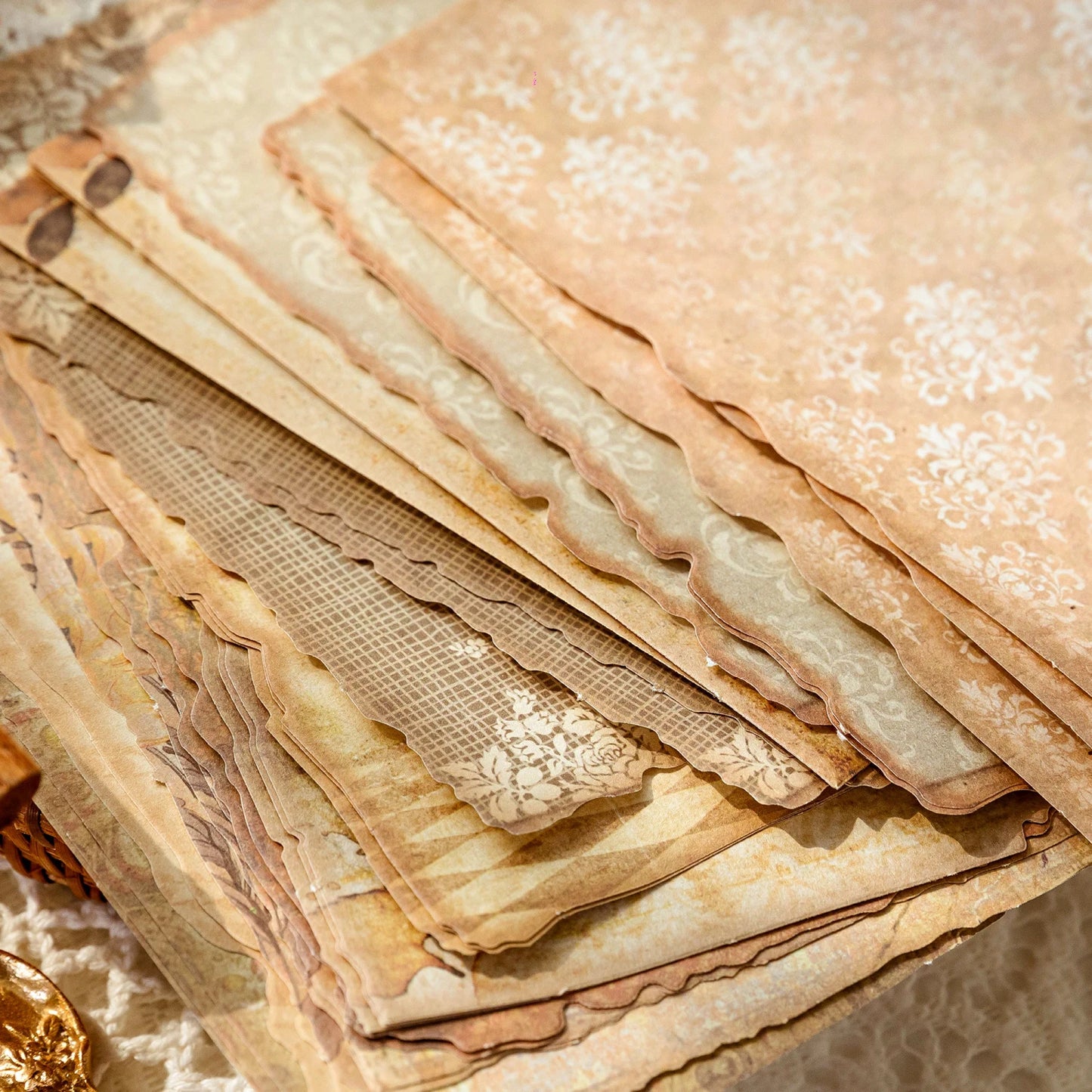 Scrapbooking vintage paper