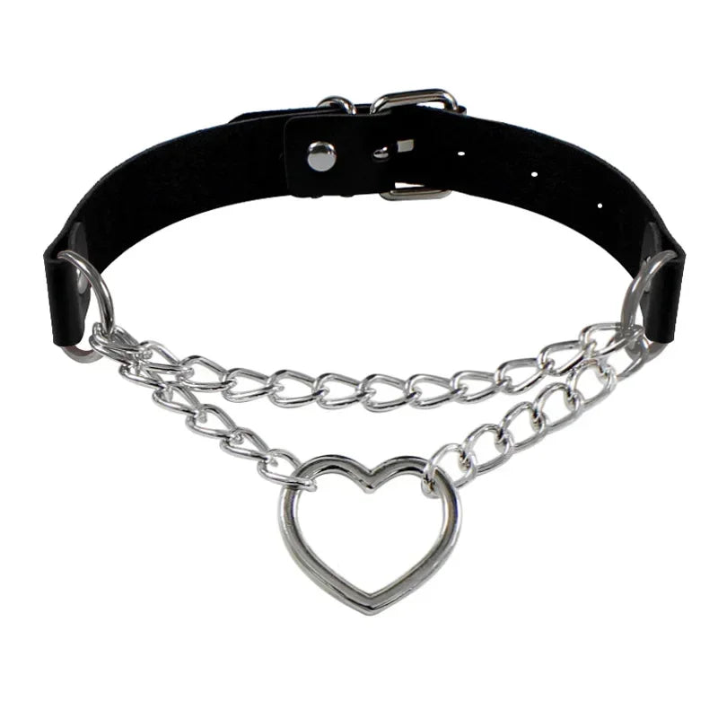 Halsband i Goth/punk stil