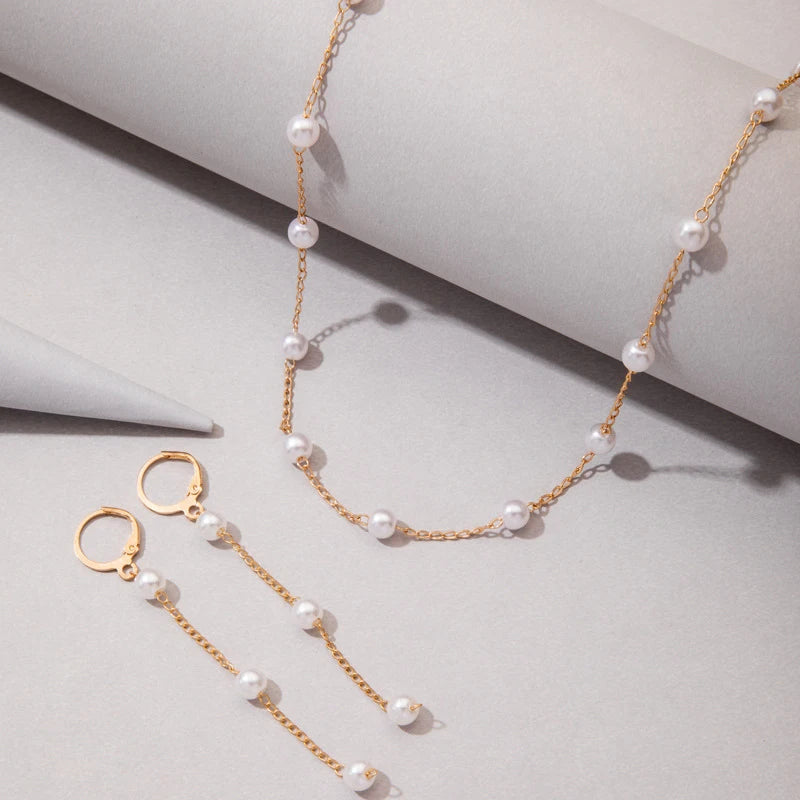 Matchande halsband och örhängen med kedja och pearls