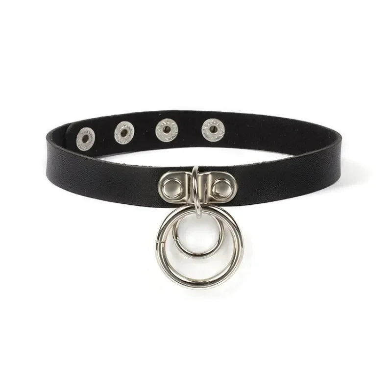 Halsband i Goth/punk stil