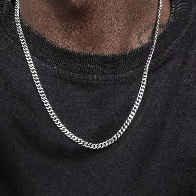 Halsband med curb kedjor i olika storlekar