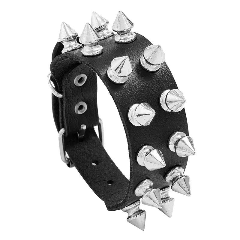 Armband med nitar