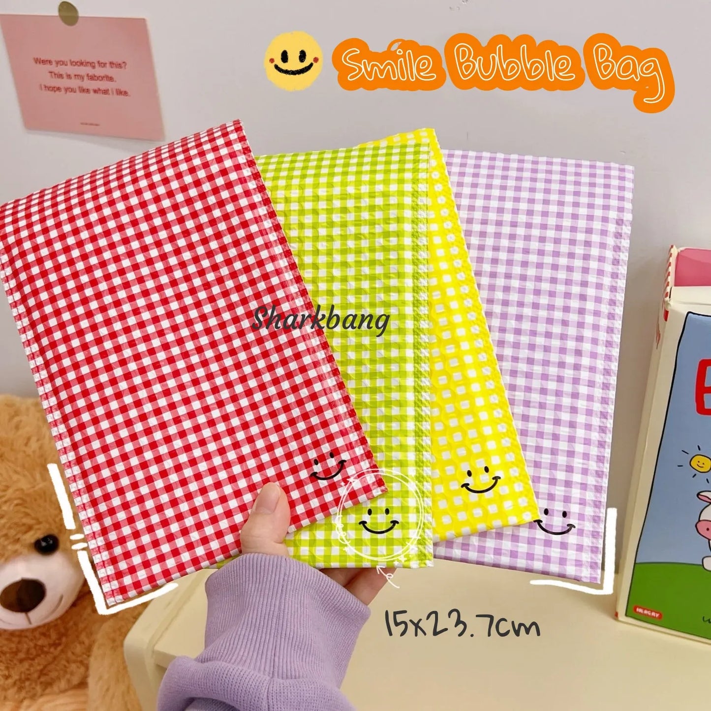10-pack Checkered padded envelopes in various colors
