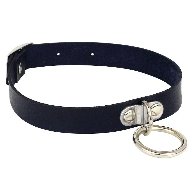 Halsband i Goth/punk stil