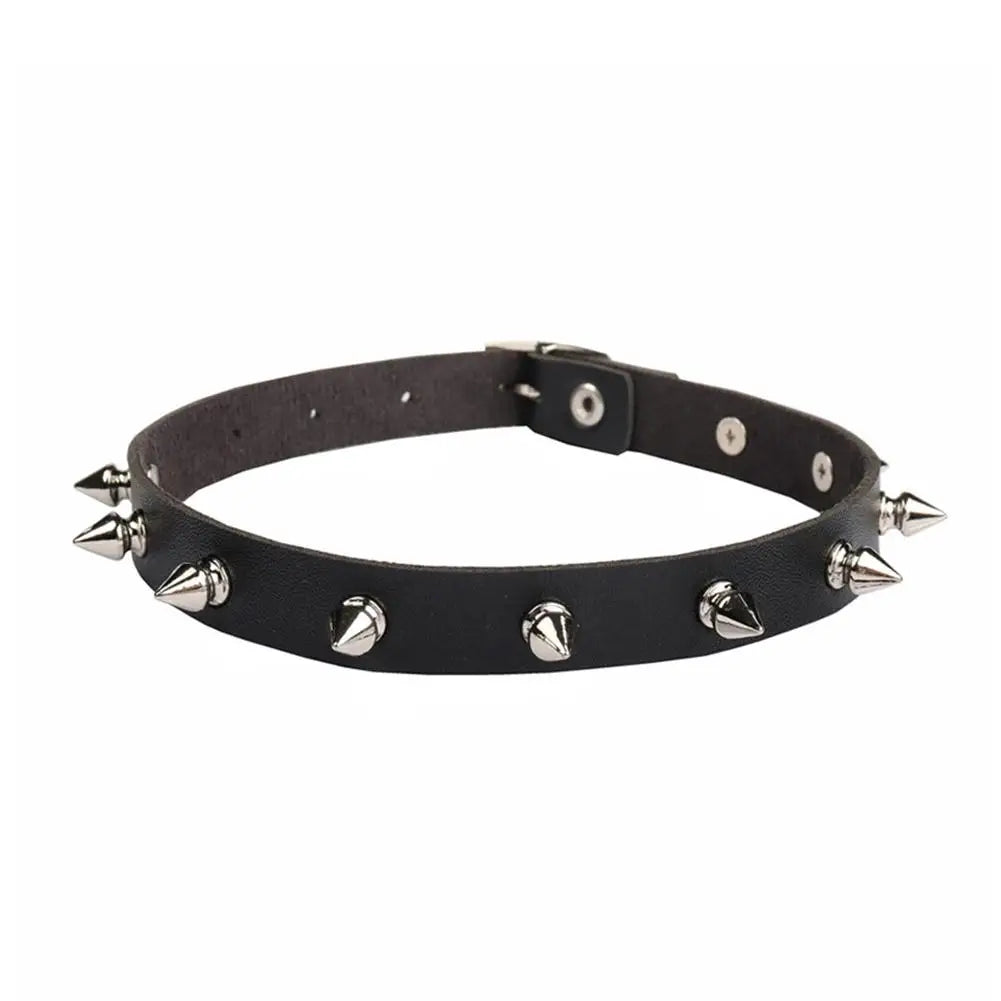 Tight leather necklace with studs
