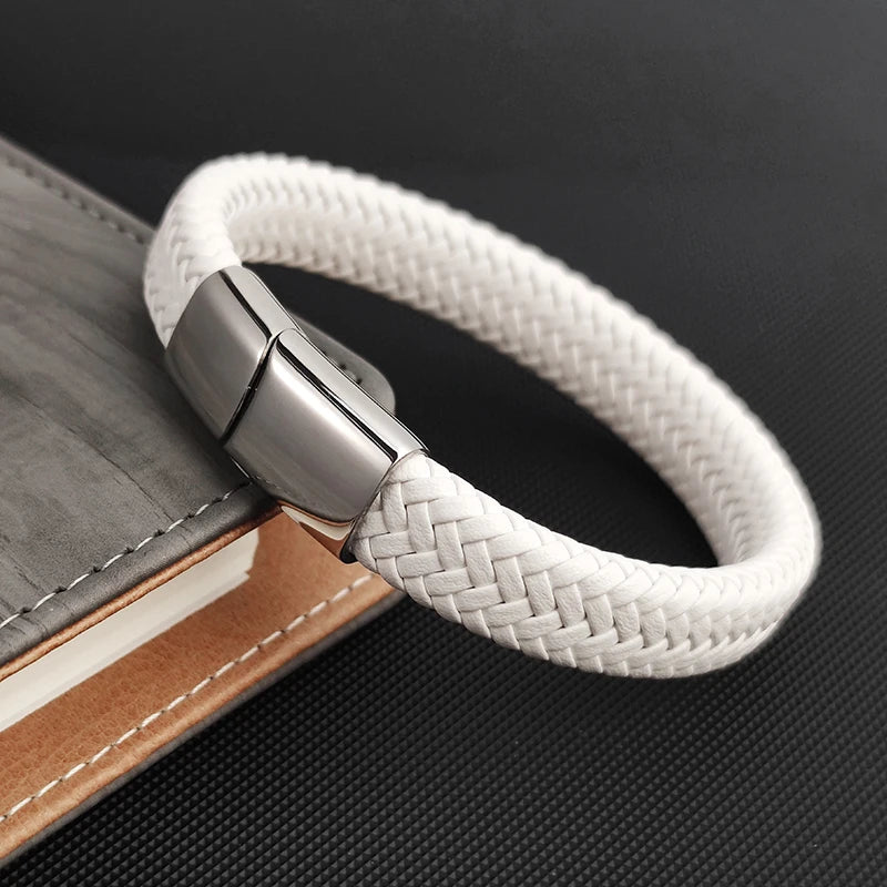 Armband vit flätad läder