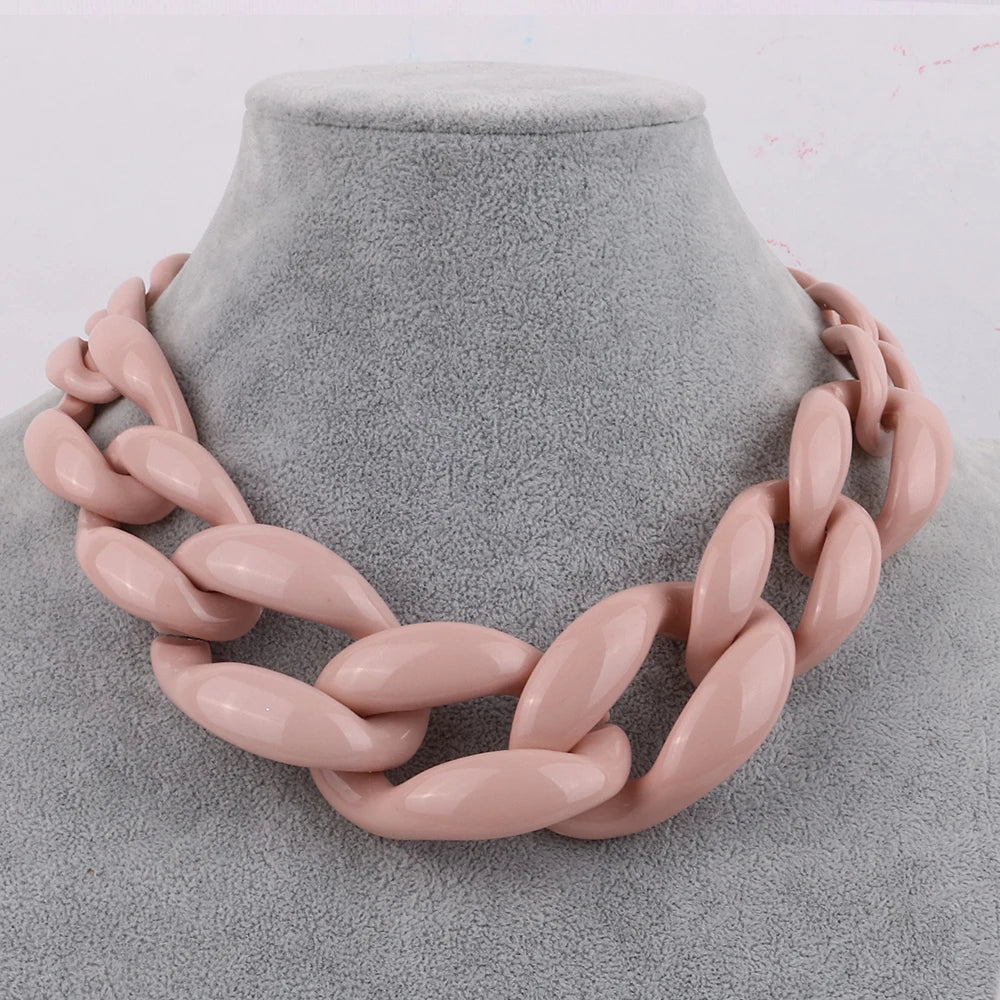 Chunky curb halsband i matt ljusrosa.