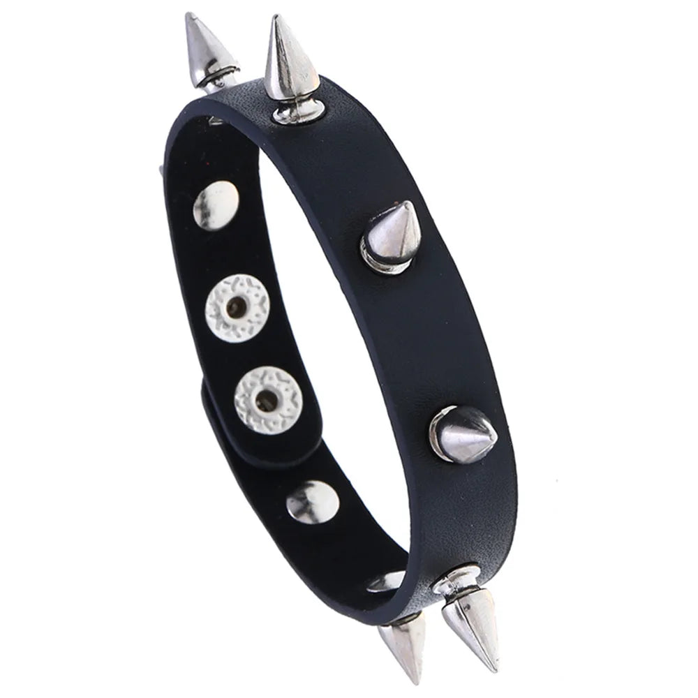 Armband med nitar