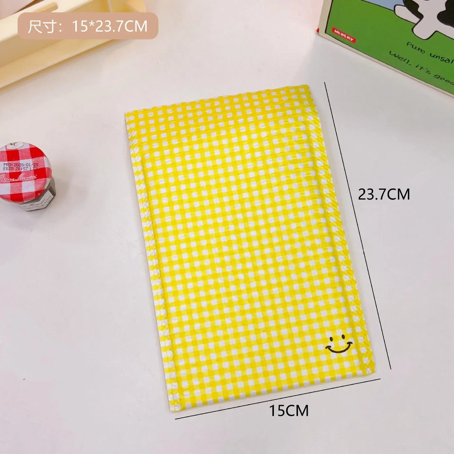 10-pack Checkered padded envelopes in various colors