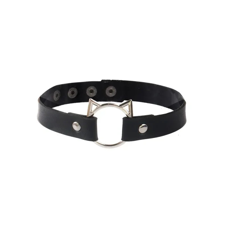 Halsband i Goth/punk stil