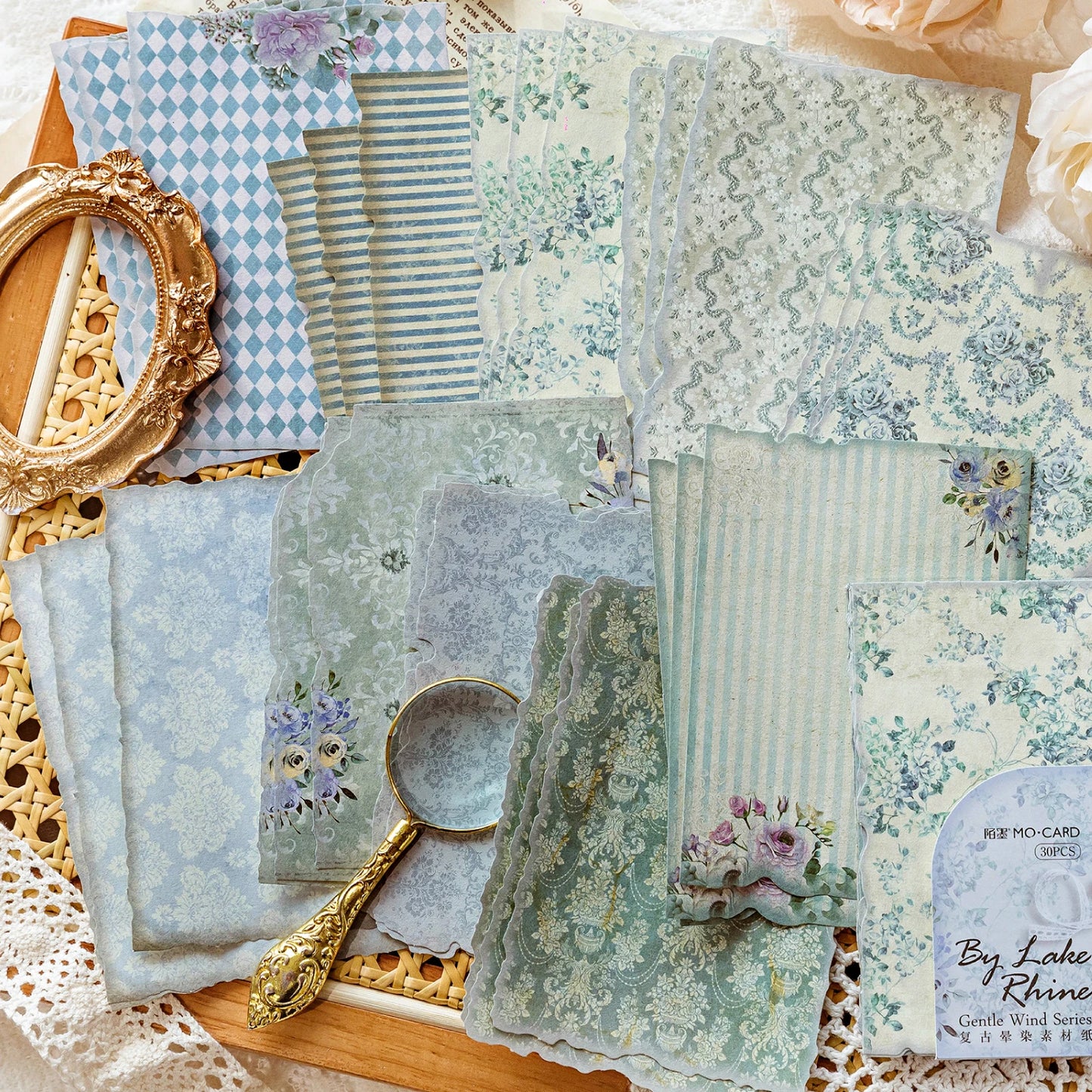Scrapbooking vintage paper