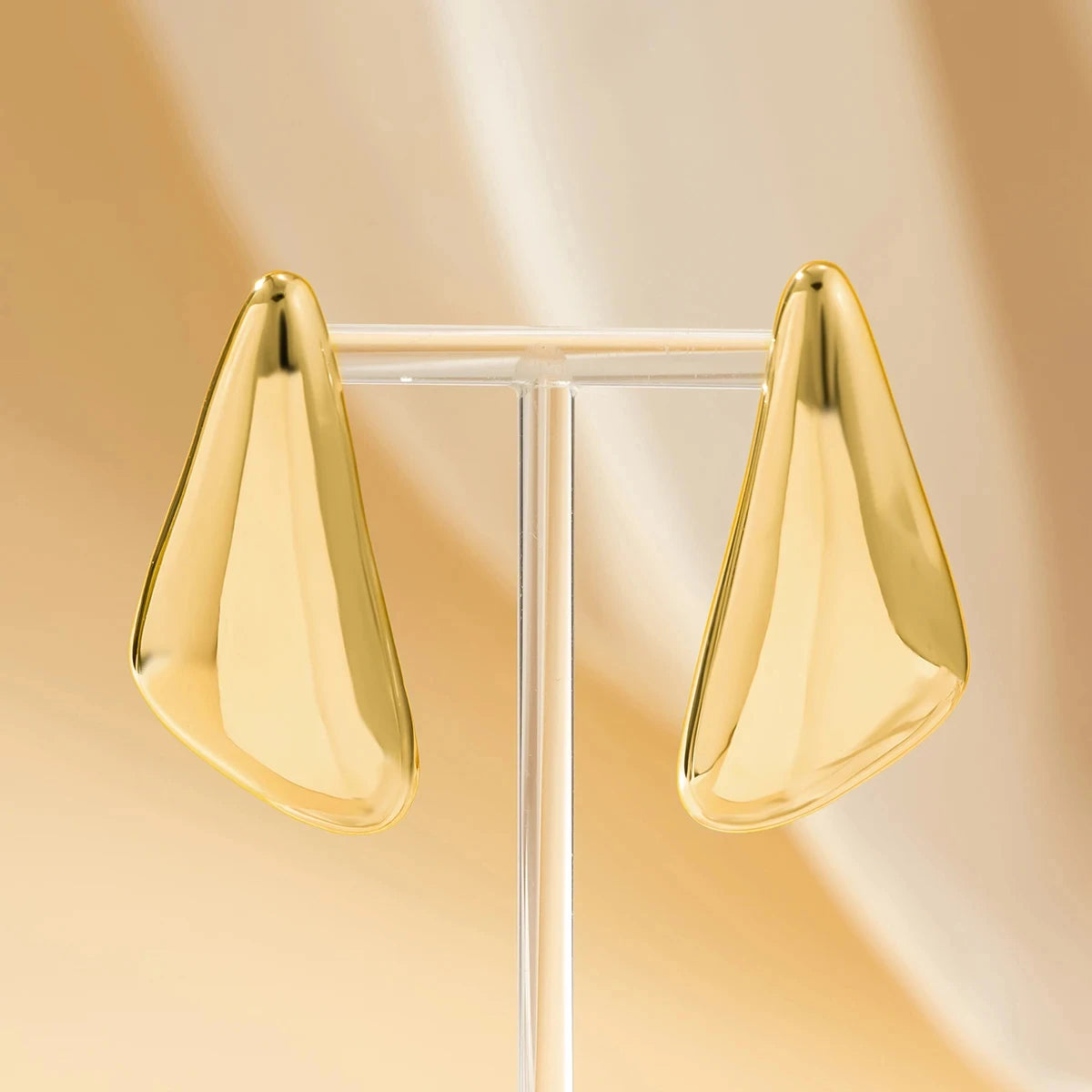 Fashion design earrings triangle shaped Gold/silver