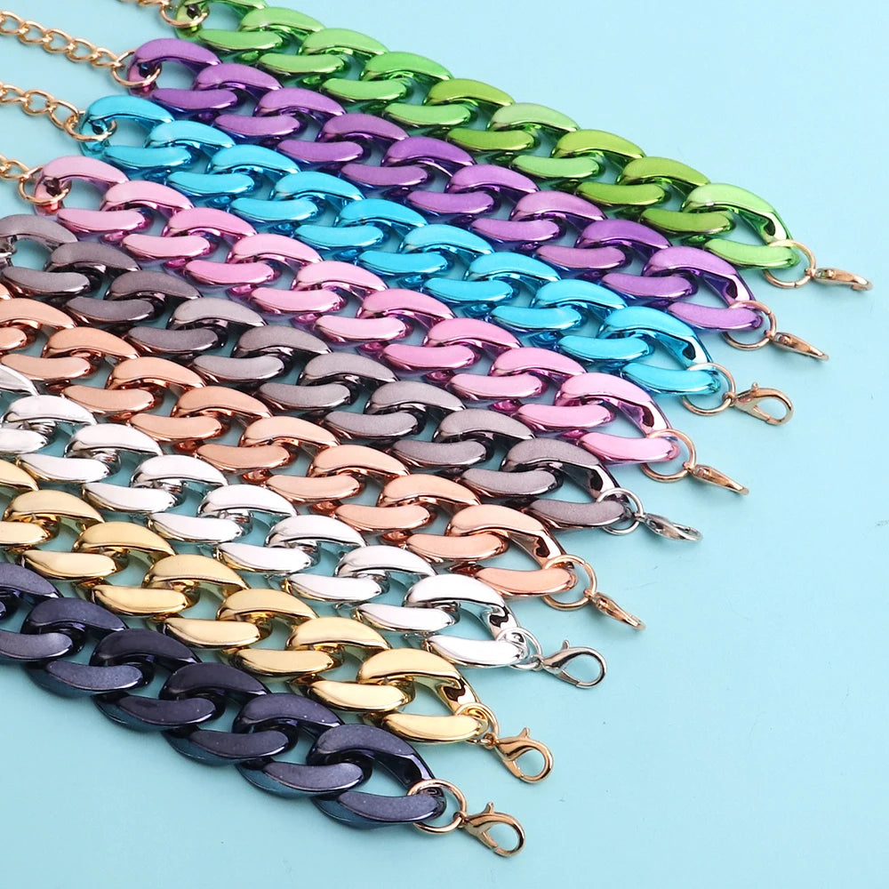 Armband med bred akryl kedja i metallic färger