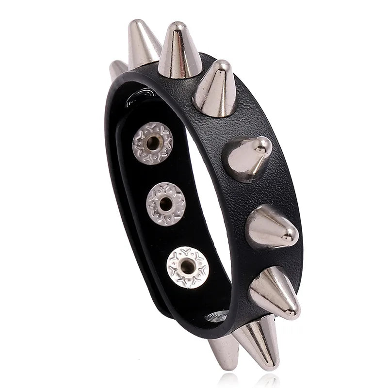Armband med nitar
