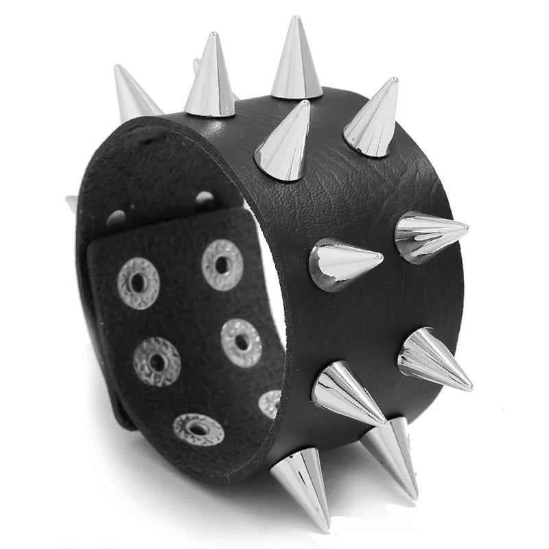Armband med nitar