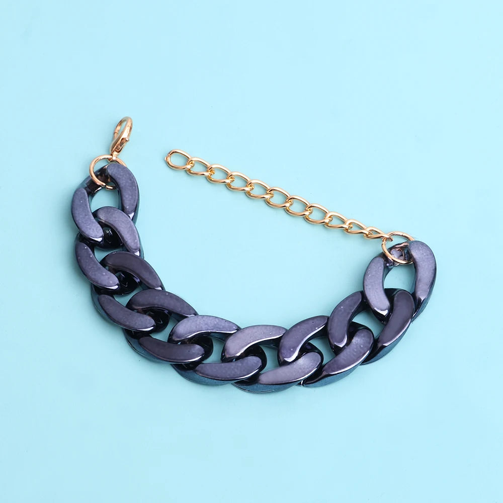 Armband med bred akryl kedja i metallic färger