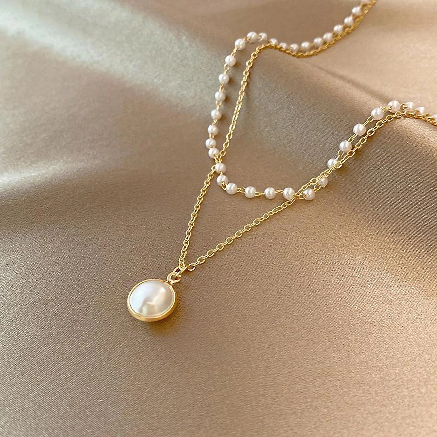 Dubbel halsband 18k guld med vita pärlor