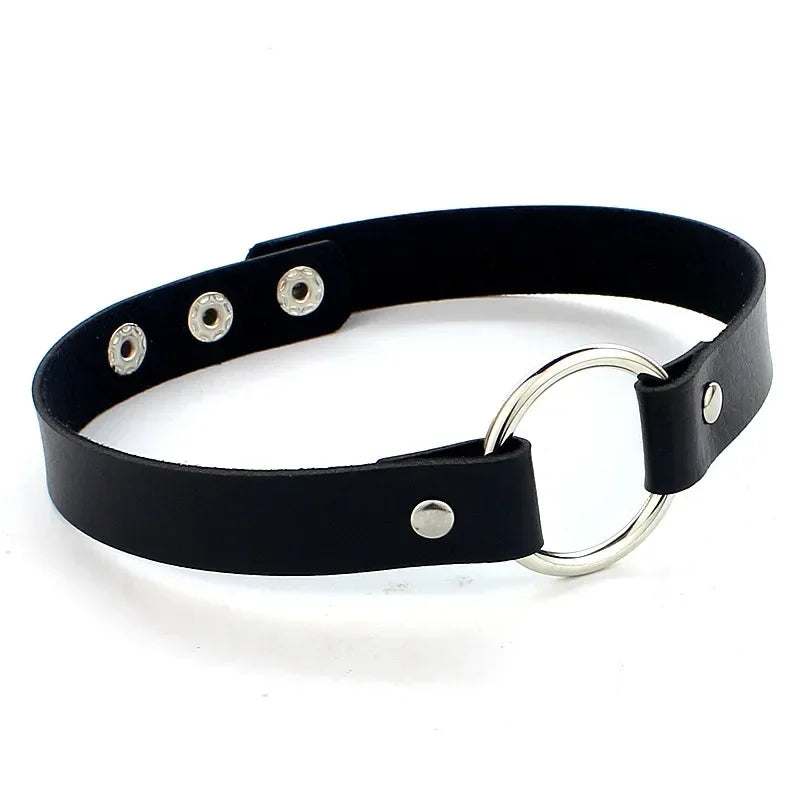 Halsband i Goth/punk stil