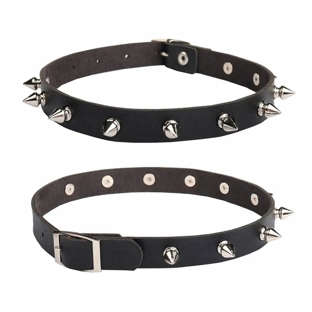 Tight leather necklace with studs
