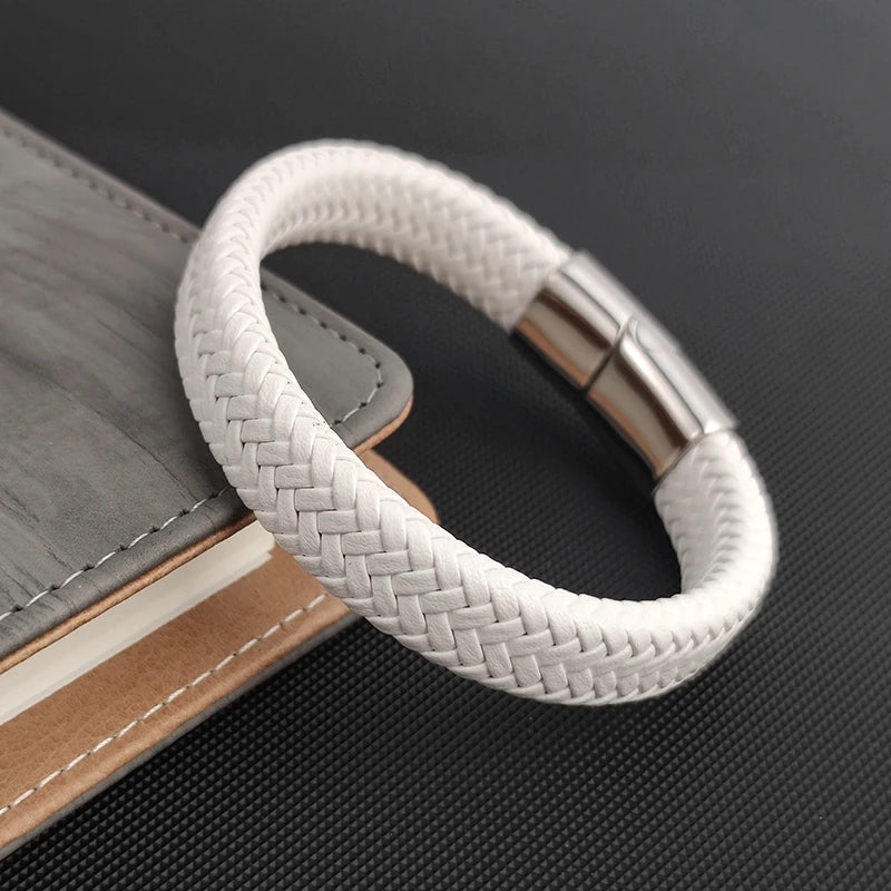 Armband vit flätad läder