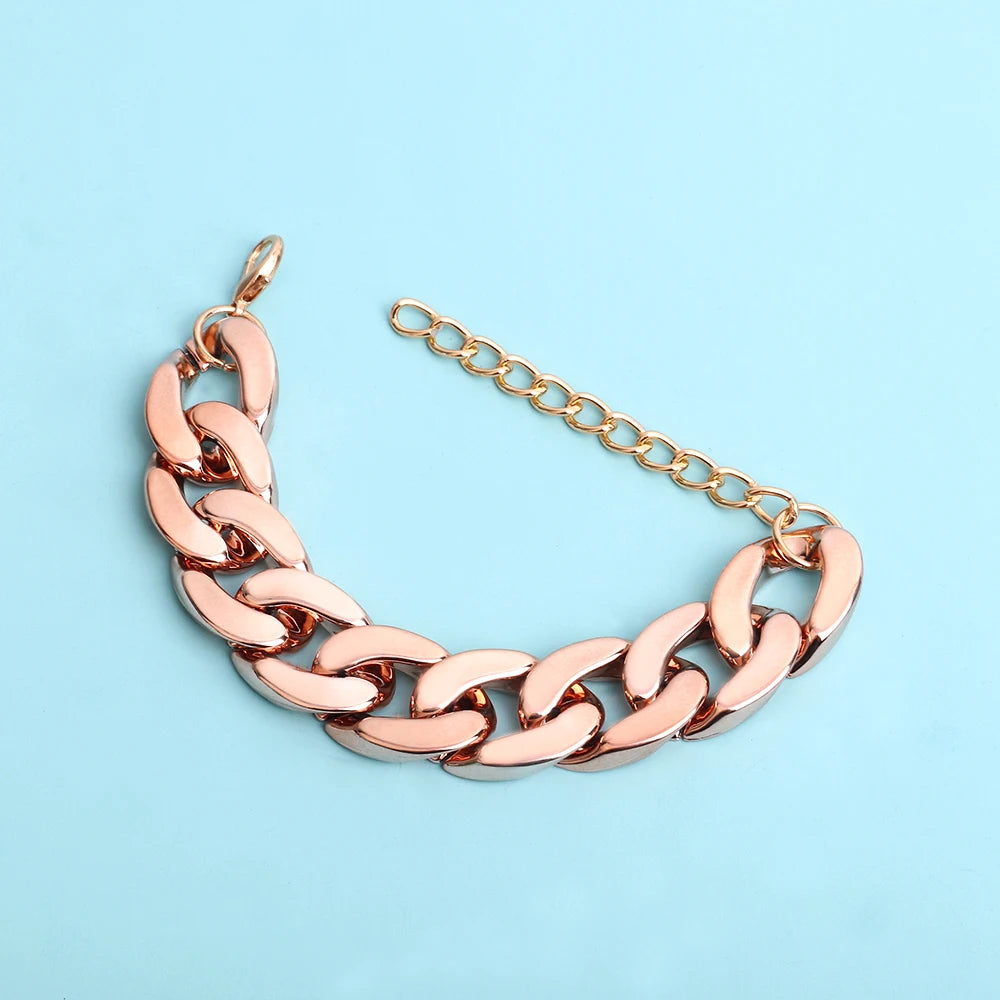 Armband med bred akryl kedja i metallic färger