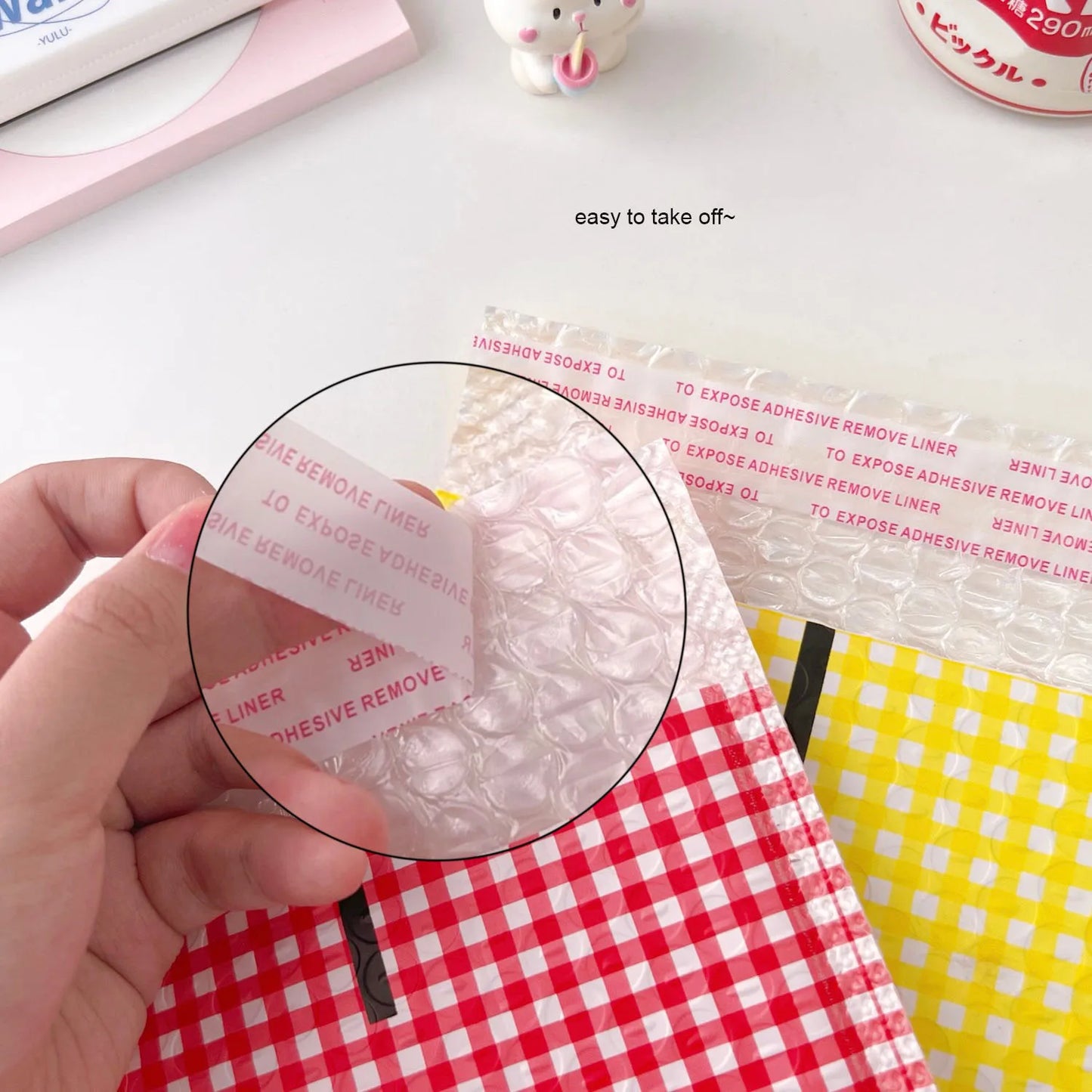 10-pack Checkered padded envelopes in various colors