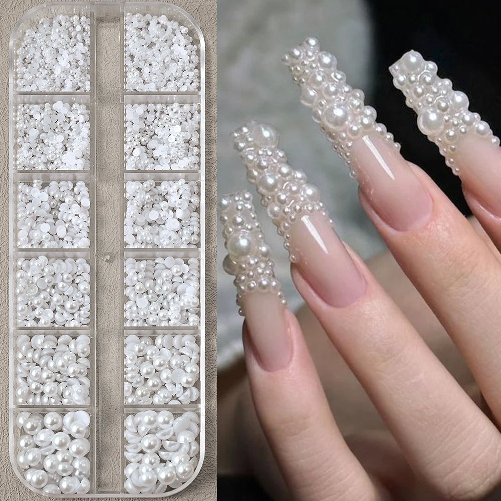 Låda med små pearls eller strass stenar med verktyg