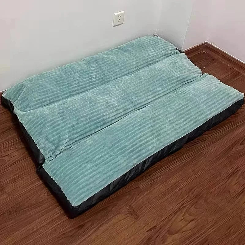 Säng/ Madrass med fleece överdrag