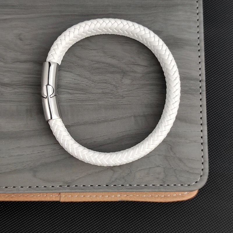 Armband vit flätad läder