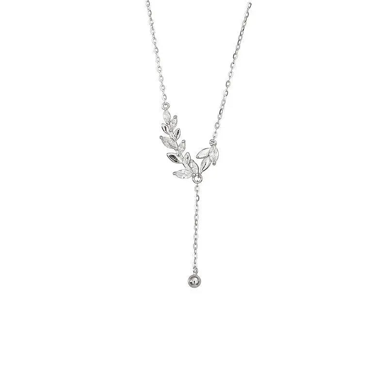 Necklace in sterling silver with leaves and rhinestones