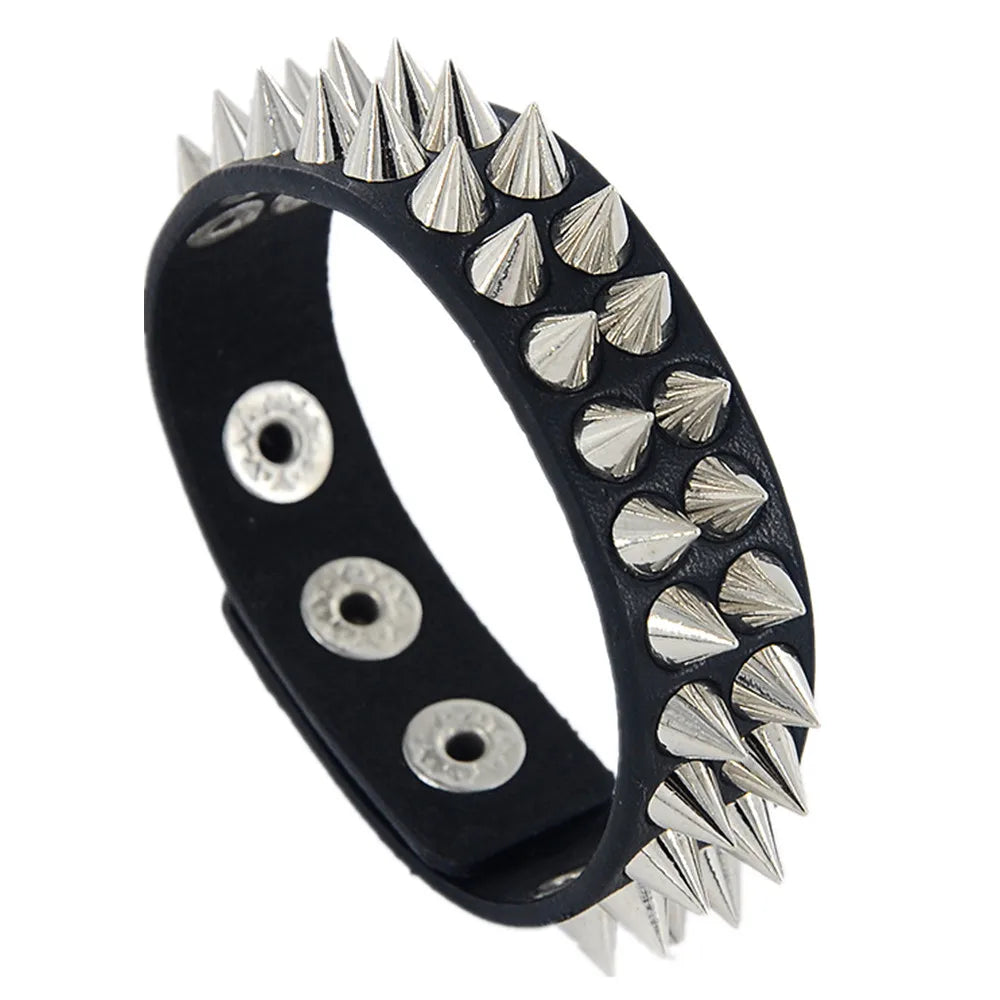 Armband med nitar