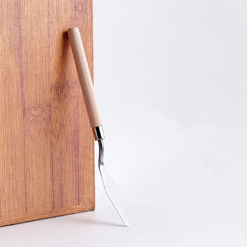 Kit with painting knives