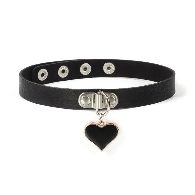 Halsband i Goth/punk stil