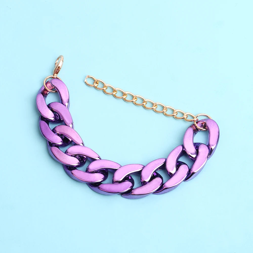 Armband med bred akryl kedja i metallic färger