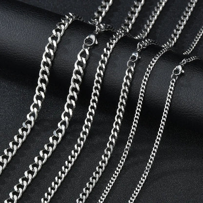 Halsband med curb kedjor i olika storlekar