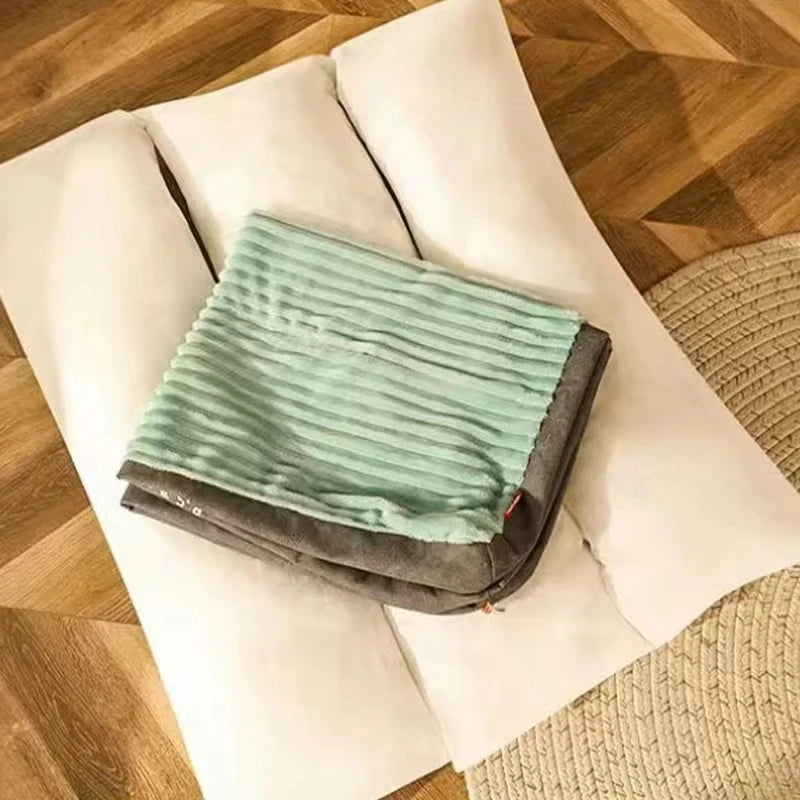 Säng/ Madrass med fleece överdrag