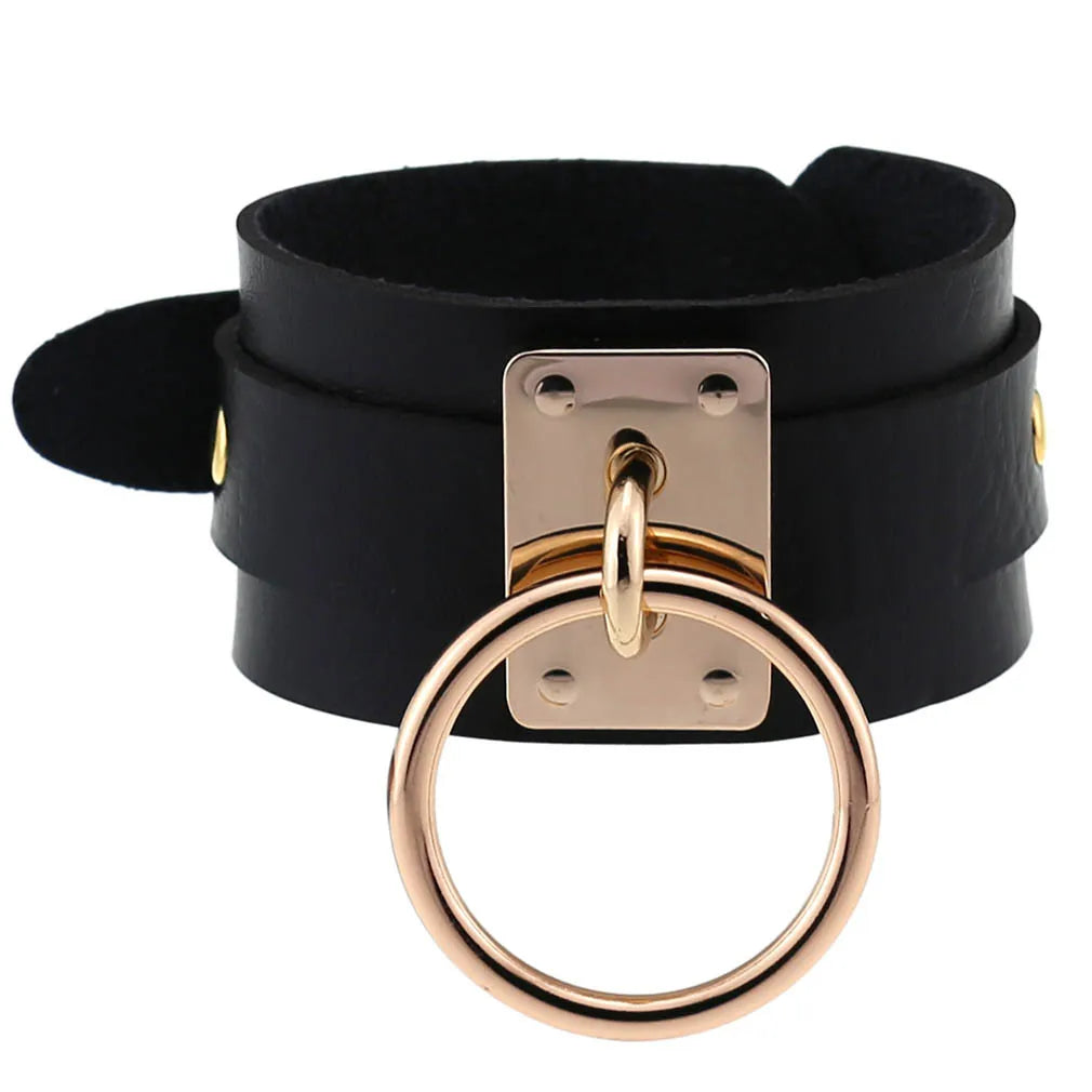 goth punk armband svart läder med nitar i olika motiv