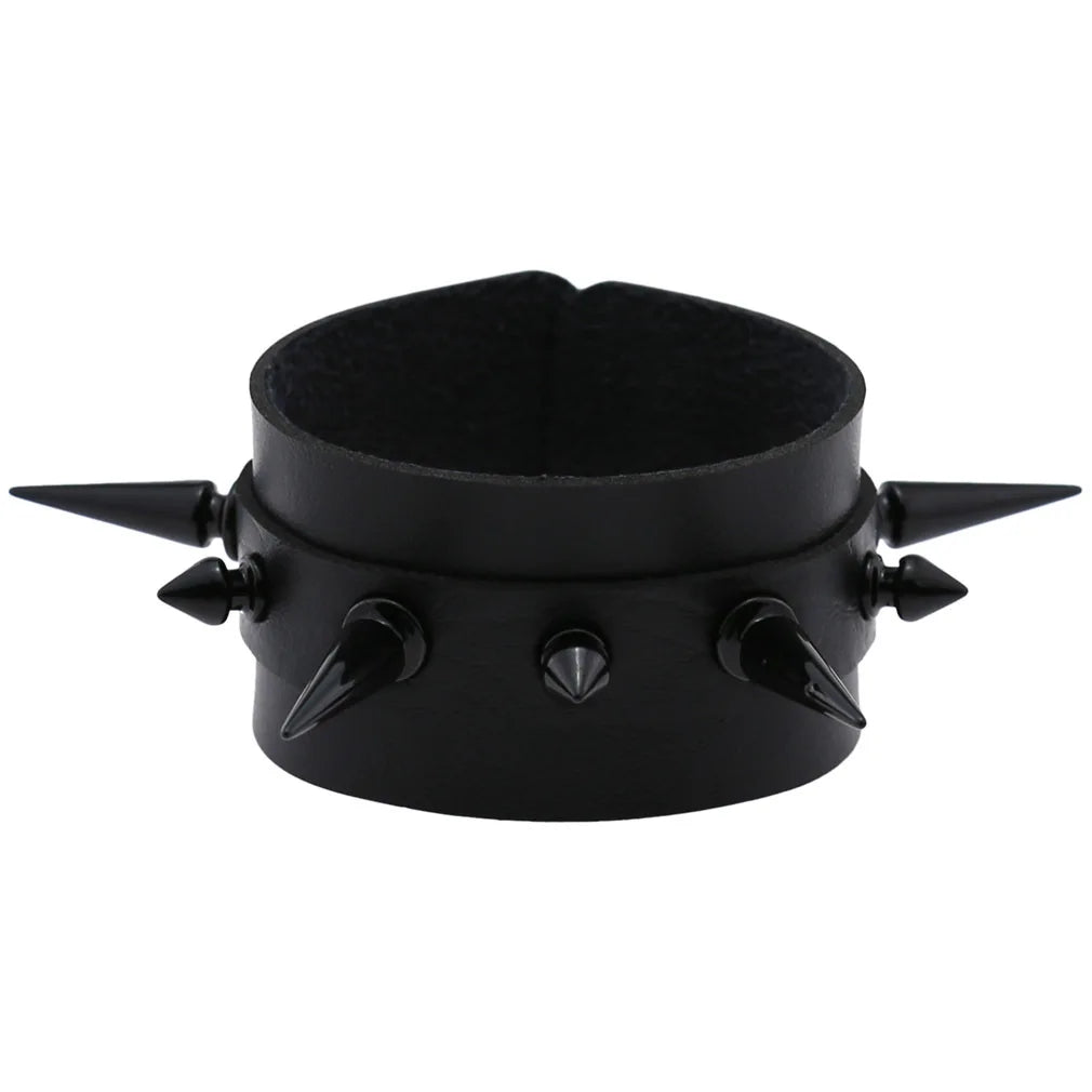 goth punk armband svart läder med nitar i olika motiv