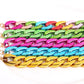 Armband med bred akryl kedja i metallic färger